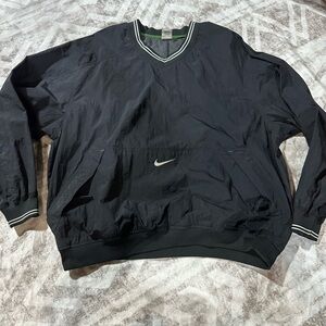 Nike pull over wind breaker with zip pockets on the front